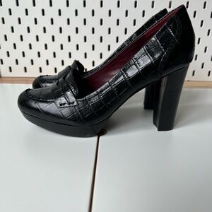 NWOT Isaac Mizrahi Live Leather Penny Loafer Heels Alligator design 8.5